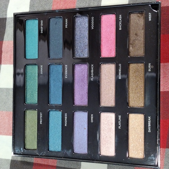 Vintage Urban Decay Urban Spectrum eyeshadow palette - Picture 2 of 4